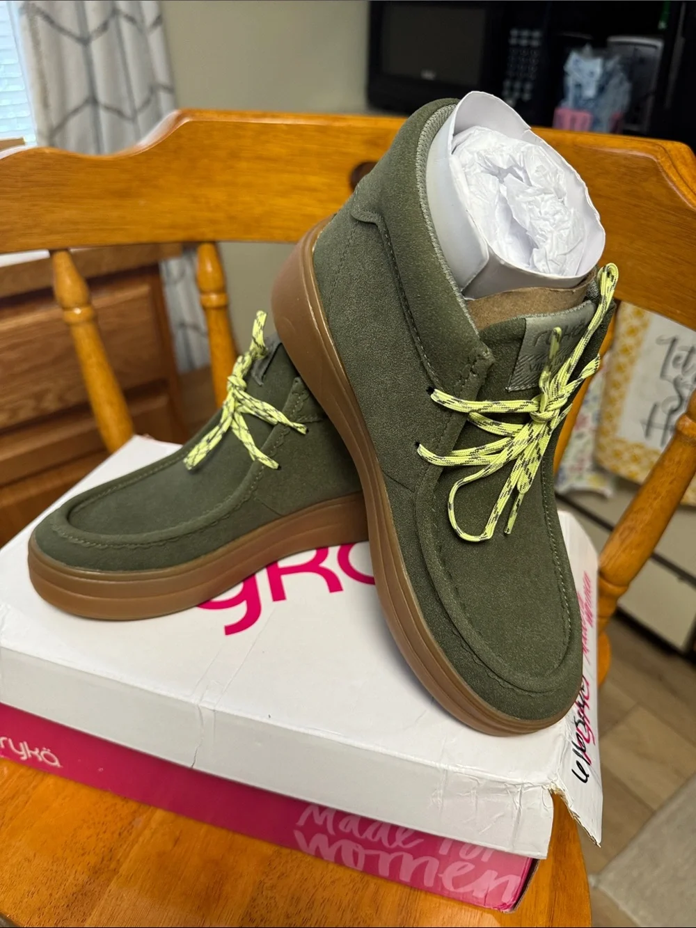 Ryka NWB 7M Olive Green ankle boots with Gum Sole Neon Laces
